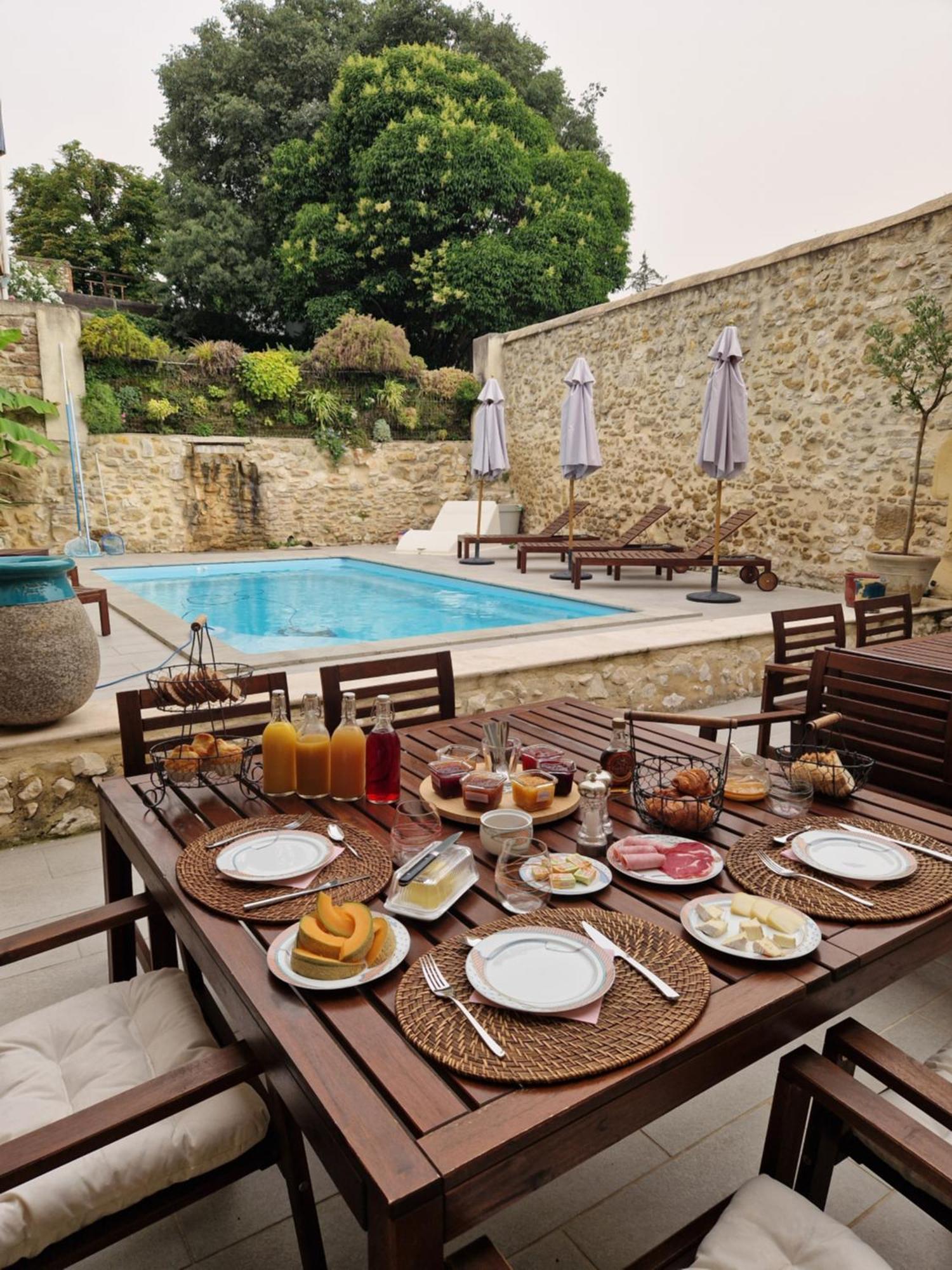 La Maison De Livia, Chambres D'Hotes, Piscine Chauffee, Proche Uzes, Nimes, Ales Sauzet  Eksteriør billede